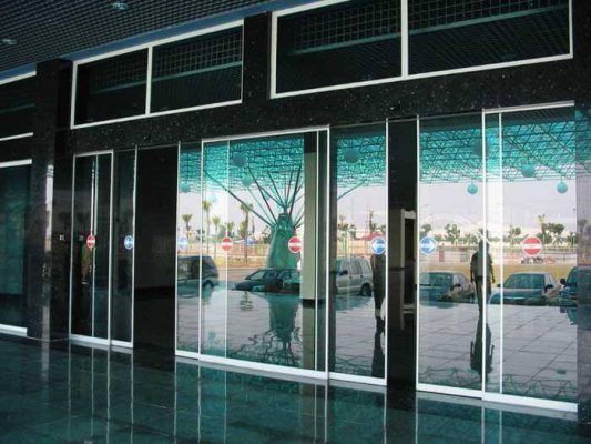 ưu điểm khi dùng cửa kính tự động đóng mở