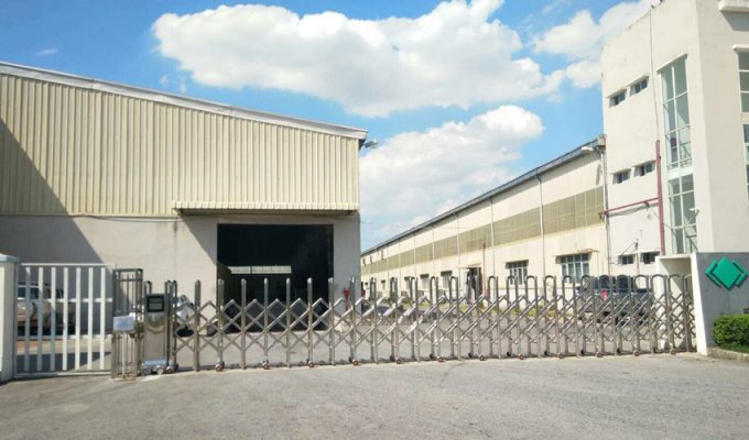 Cổng xếp inox tự động cho nhà máy