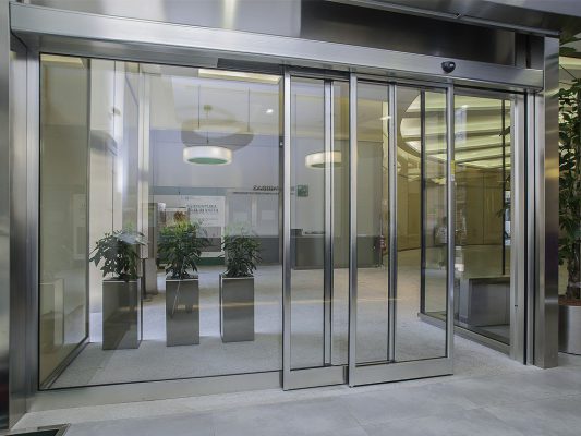 Cửa kính cường lực mang lại nhiều lợi ích đối với cuộc sống hiện đại Cửa kính cường lực mang lại nhiều lợi ích đối với cuộc sống hiện đại