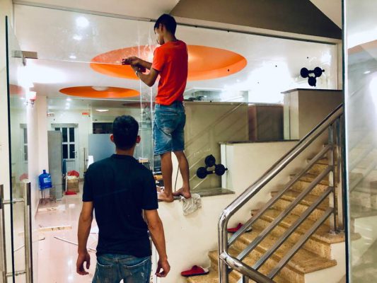 Kính cường lực bị vỡ có thể do trong quá trình lắp đặt kính đã bị hư hại Kính cường lực bị vỡ có thể do trong quá trình lắp đặt kính đã bị hư hại