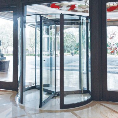 Cửa xoay trục giữa sẽ ngừng hoạt động khi ở chế độ Night bao-gia-cua-xoay-tu-dong-3.