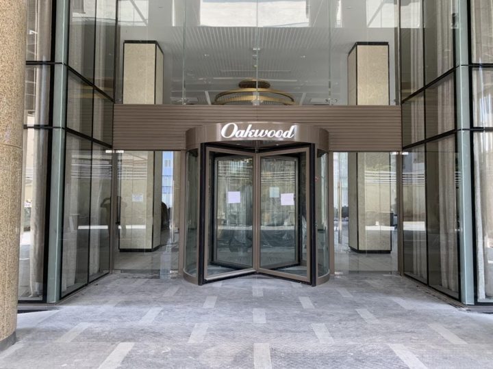 Báo giá cửa tự động xoay 4 cánh với thiết kế sang trọng