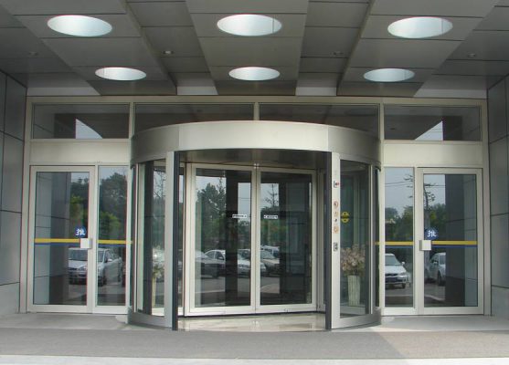 Công ty TNHH Minh Khải Group đơn vị cung cấp mẫu cửa tự động uy tín hàng đầu gia-cua-xoay-tron-tu-dong-10 (1)