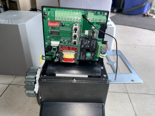 Sự khác biệt của motor cổng lùa YH taiwan 800kg nhập khẩu chính hãng Sự khác biệt của motor cổng lùa YH taiwan 800kg