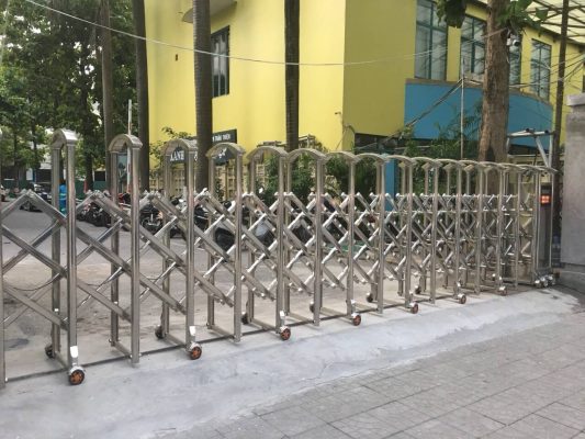 Tham khảo các mẫu cổng xếp inox tự động Các mẫu cổng xếp inox tự động