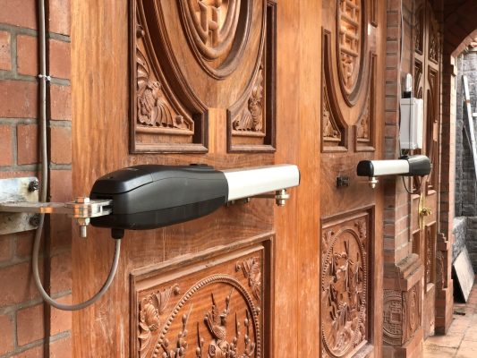 Cánh tay đòn YH lớn Kiểm soát việc đóng/ mở chủ động và tự động