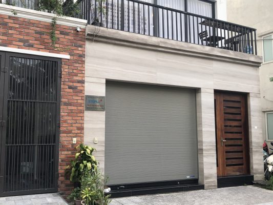 Tính năng hiện đại hỗ trợ và bảo vệ người dùng báo giá cửa cuốn tự động