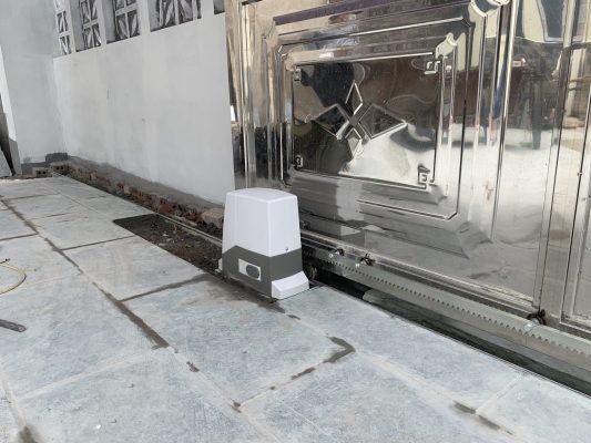 Thiết kế gọn gàng Motor cổng lùa chính hãng