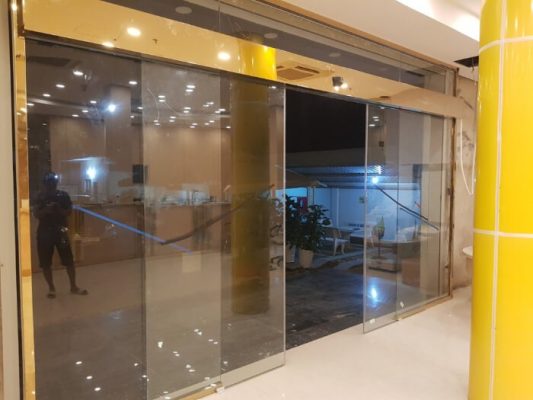 Cập nhật bảng giá lắp đặt cửa kính tự động trượt 2 cánh chính hãng tại công ty TNHH Minh Khải group